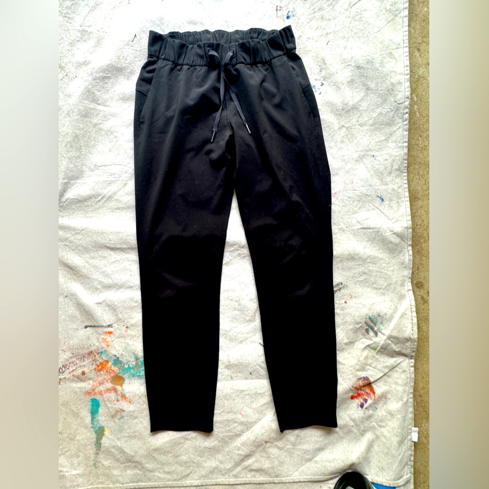 Lululemon black Joggers. Size 4